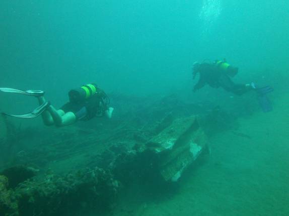 Explorando naufrágio da época da erupção de 1902, em St. Pierre, no norte de Martinica